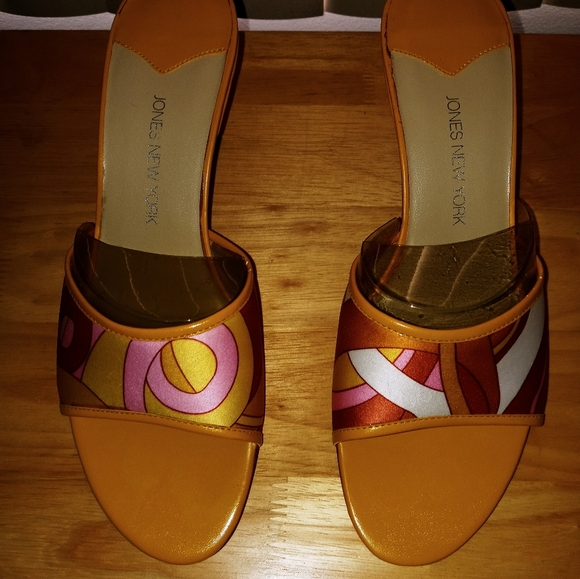 Sandal - Picture 2 of 3